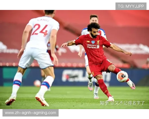 哪支英超球队名字为三个字且曾使用Reebok品牌？